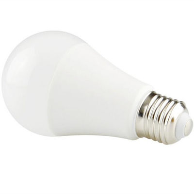 5w ~ 24W의 E14/E27/B22 베이스가 있는 높은 루멘 실내 LED A 전구